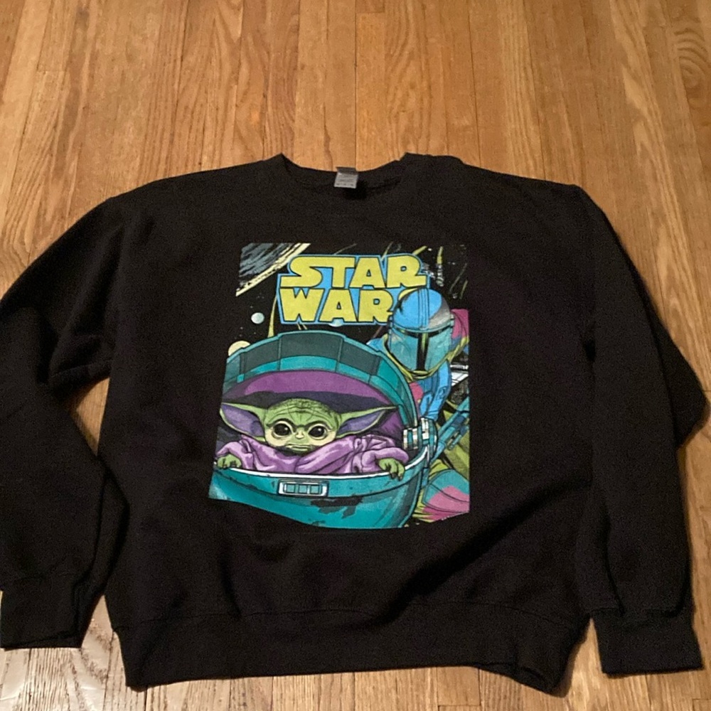 Star Wars black graphic sweater. Cotton polyester blend. Great condition.